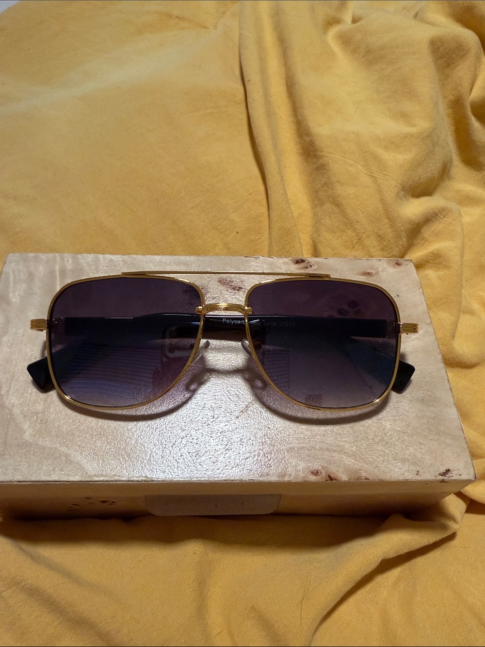 Men's Gold Frame Aviator Sunglasses with Brown Gradient Lenses